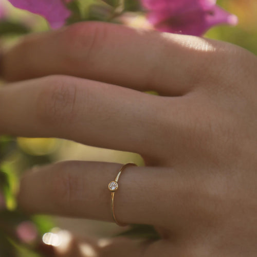 Dot Prsten s Diamantem|Materiál:18k žluté zlato